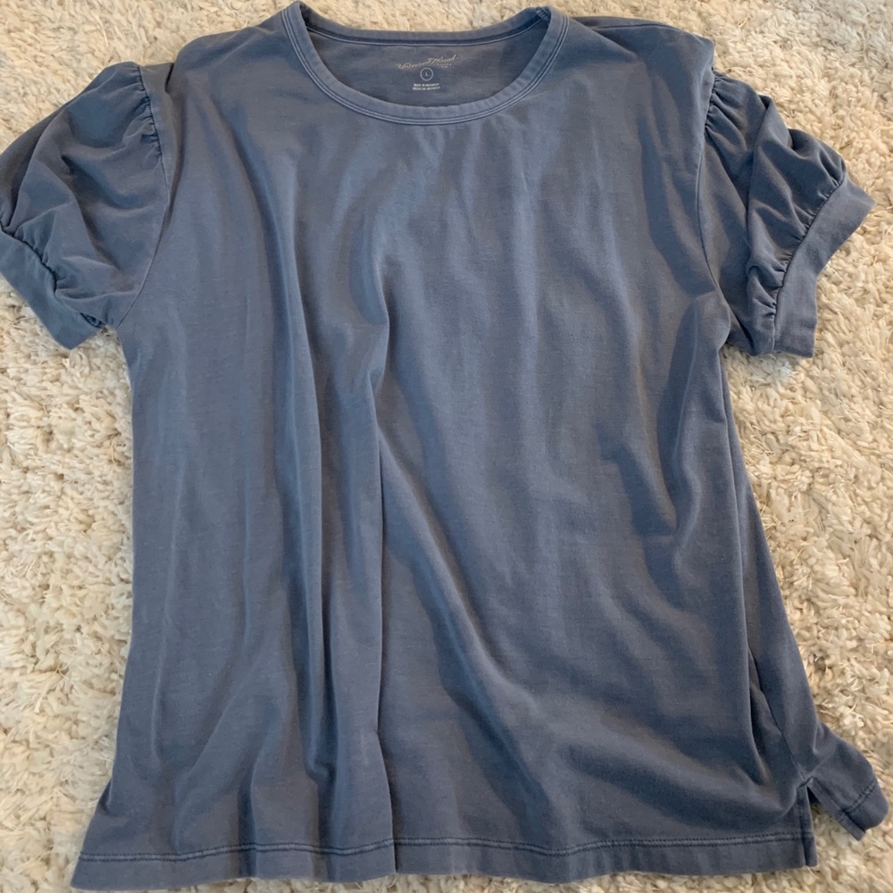 Universal thread blue shirt with puff arms